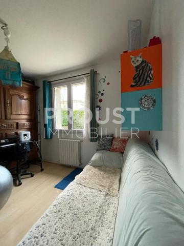 En exclusivité quartier ste pezenne pavillon de plain-pied de 120 m² environ avec jardin et garage.