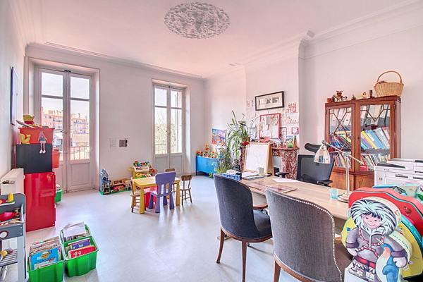 A VENDRE en EXLUSIVITE à DRAGUIGNAN - Idéal investisseur, local professionnel 149m²