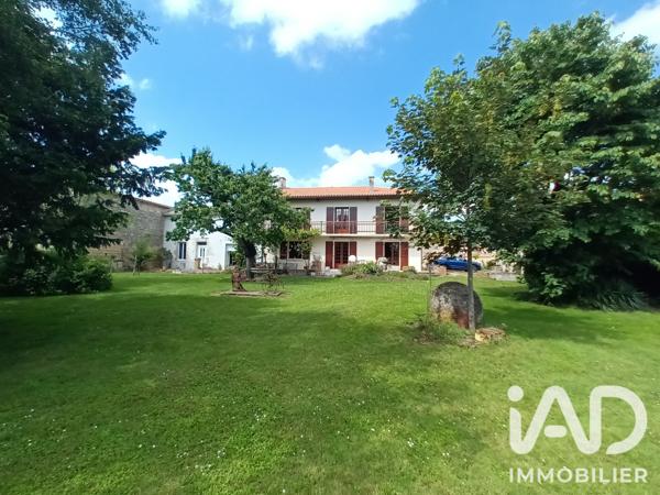 Immeuble à vendre 686 m² Lusseray