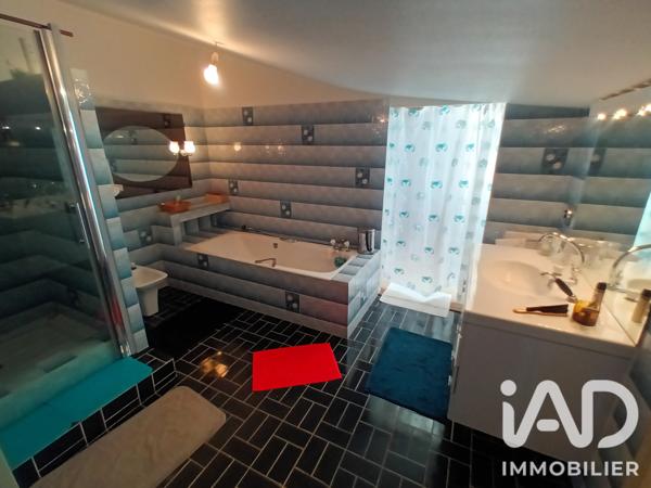 Immeuble à vendre 686 m² Lusseray
