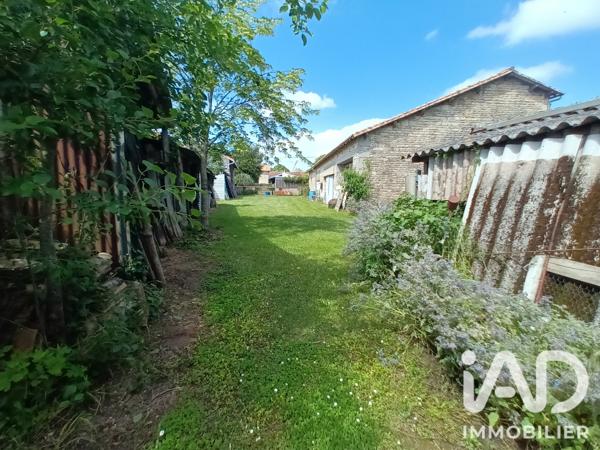 Immeuble à vendre 686 m² Lusseray