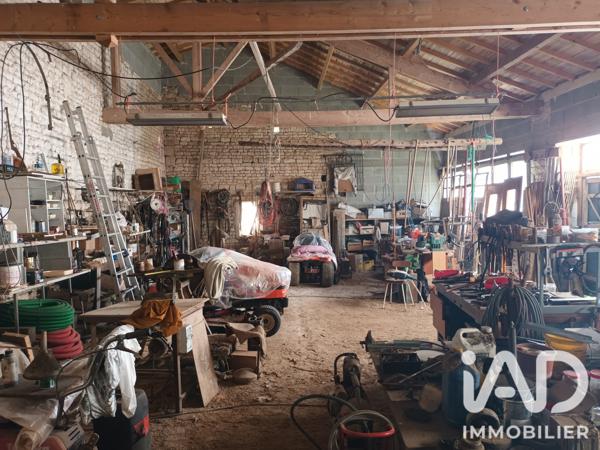 Immeuble à vendre 686 m² Lusseray