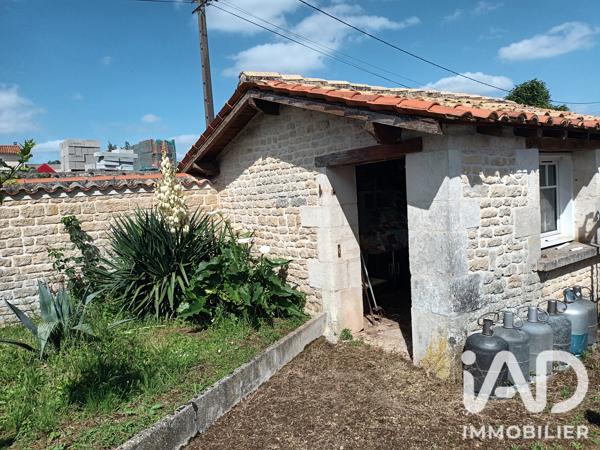 Immeuble à vendre 686 m² Lusseray