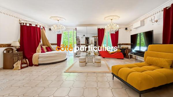 Vente Maison283,81 m² - 8 Pièces - SANTENY (94440)