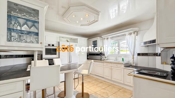 Vente Maison283,81 m² - 8 Pièces - SANTENY (94440)