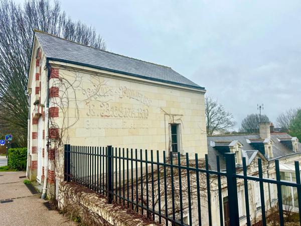 Longére à vendre avec grange et dépendances à Saumur (49400) 5 mn de la Gare - Ensemble de 350 m²