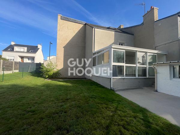 Maison en pierre à vendre dans le bourg de Plumelec