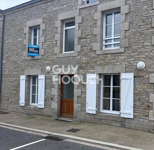 Maison en pierre à vendre dans le bourg de Plumelec