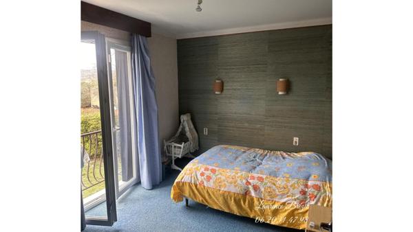 En exclusivité à Oraison, Maison individuelle de  217 m2 sur un terrain clos et arboré de  plus de 1500 m²