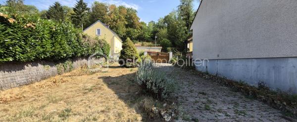 Vous recherchez une maison à personnaliser selon vos envies ? Cette maison d'environ 80m² est une belle opportunité! à Domptin 15 min de Saacy sur Marne 
ses Atouts :
-Une agréable véranda 
-Une chambre actuellement, avec possibilité d'en créer une deuxième 
-Sous-sol total offrant de nombreuses possibilités de rangement ou d'aménagement.
-Terrain de 1713m²
-Double vitrage
-Cheminée pour une ambiance chaleureuse 
-Des travaux à prévoir, mais un beau potentiel d'évolution.

Une maison idéale pour un premier achat, un projet de rénovation ou pour profiter d'un grand jardin à la campagne avec son ru en bout de terrain.