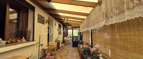 Vous recherchez une maison à personnaliser selon vos envies ? Cette maison d'environ 80m² est une belle opportunité! à Domptin 15 min de Saacy sur Marne 
ses Atouts :
-Une agréable véranda 
-Une chambre actuellement, avec possibilité d'en créer une deuxième 
-Sous-sol total offrant de nombreuses possibilités de rangement ou d'aménagement.
-Terrain de 1713m²
-Double vitrage
-Cheminée pour une ambiance chaleureuse 
-Des travaux à prévoir, mais un beau potentiel d'évolution.

Une maison idéale pour un premier achat, un projet de rénovation ou pour profiter d'un grand jardin à la campagne avec son ru en bout de terrain.