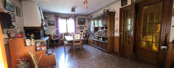 Vous recherchez une maison à personnaliser selon vos envies ? Cette maison d'environ 80m² est une belle opportunité! à Domptin 15 min de Saacy sur Marne 
ses Atouts :
-Une agréable véranda 
-Une chambre actuellement, avec possibilité d'en créer une deuxième 
-Sous-sol total offrant de nombreuses possibilités de rangement ou d'aménagement.
-Terrain de 1713m²
-Double vitrage
-Cheminée pour une ambiance chaleureuse 
-Des travaux à prévoir, mais un beau potentiel d'évolution.

Une maison idéale pour un premier achat, un projet de rénovation ou pour profiter d'un grand jardin à la campagne avec son ru en bout de terrain.