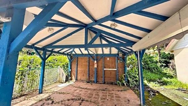 Maison à rénover avec piscine et dépendance