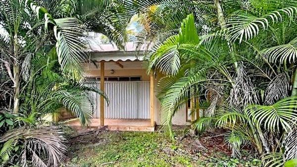 Maison à rénover avec piscine et dépendance