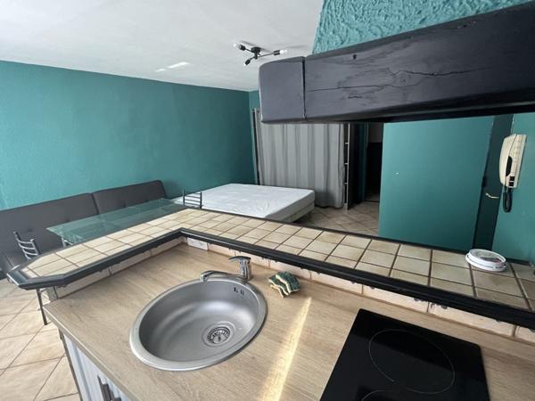Appartement à louer 400 € CC Châteauroux 1 pièce 26 m² DPE E