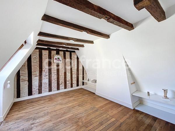 Maison d'exception Tours centre avec garage et jardin