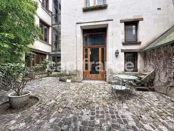 Maison d'exception Tours centre avec garage et jardin