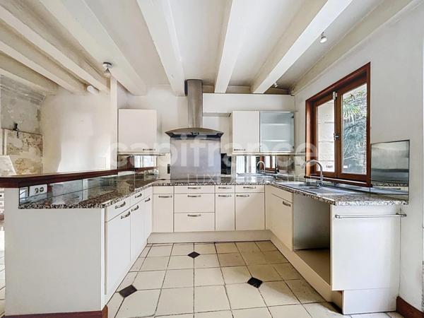 Maison d'exception Tours centre avec garage et jardin