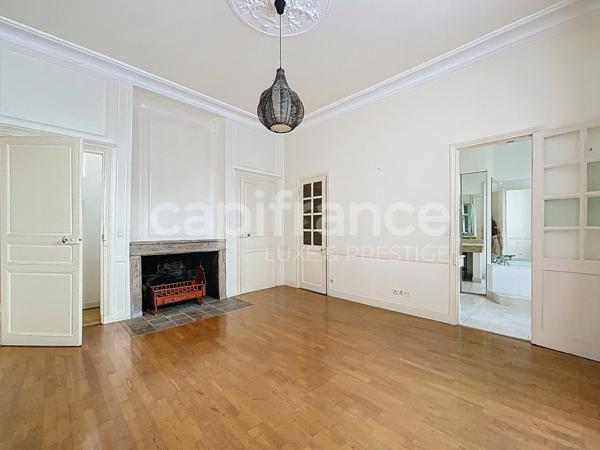 Maison d'exception Tours centre avec garage et jardin