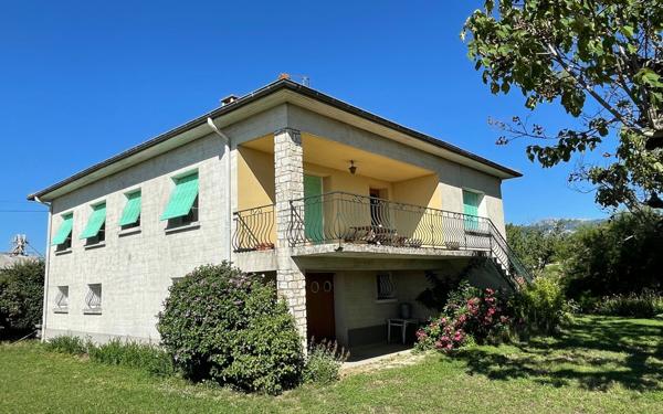 Maison à vendre    5 pièces •  Marches