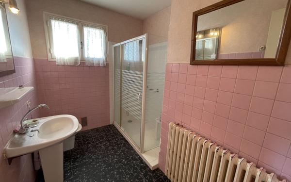 Maison à vendre    5 pièces •  Marches