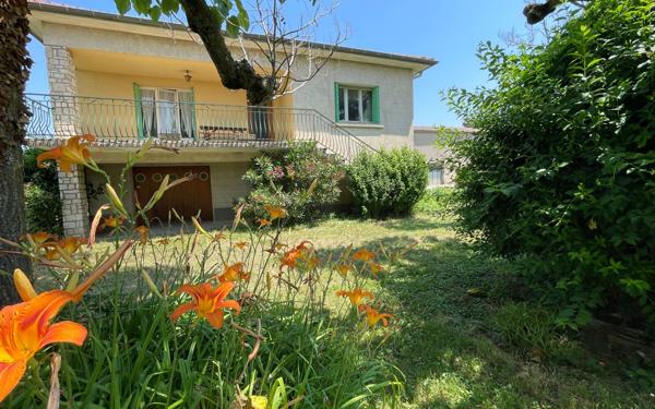 Maison à vendre    5 pièces •  Marches