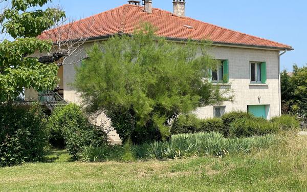 Maison à vendre    5 pièces •  Marches