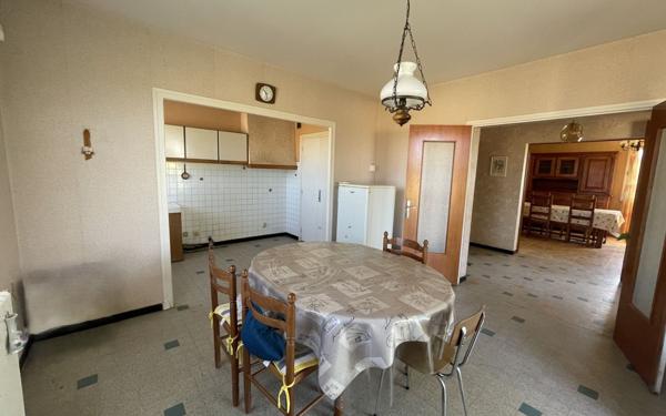 Maison à vendre    5 pièces •  Marches