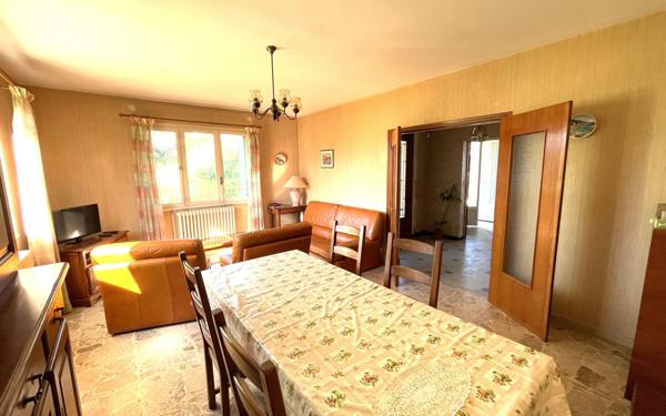 Maison à vendre    5 pièces •  Marches