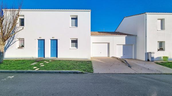 SURGERES - MAISON 3 CHAMBRES - GARAGE - JARDIN