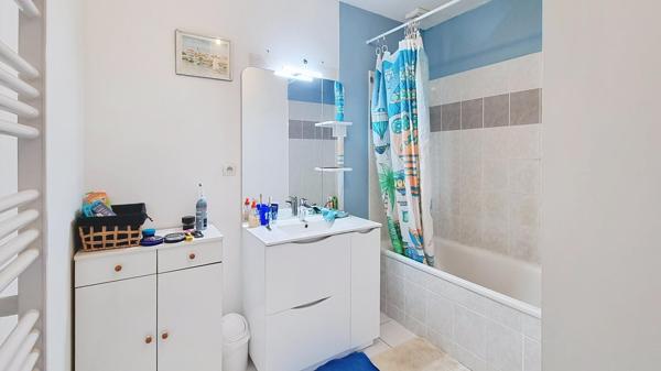 SURGERES - MAISON 3 CHAMBRES - GARAGE - JARDIN