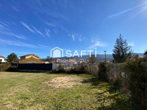 Maison traditionnelle comprenant 5 chambres, 1 bureau et un garage double