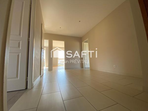 Maison traditionnelle comprenant 5 chambres, 1 bureau et un garage double