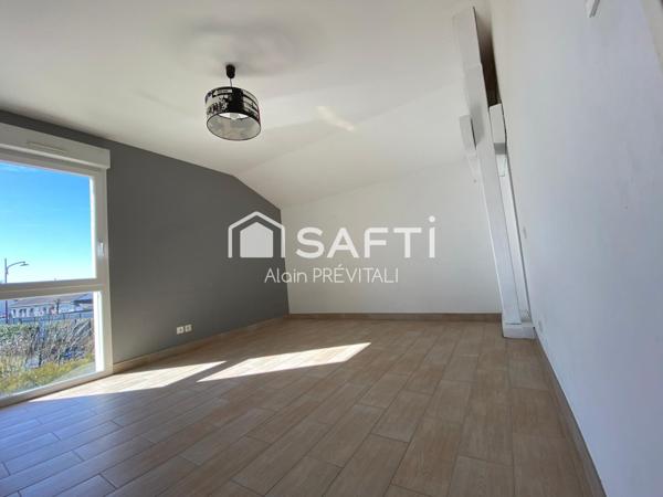 Maison traditionnelle comprenant 5 chambres, 1 bureau et un garage double