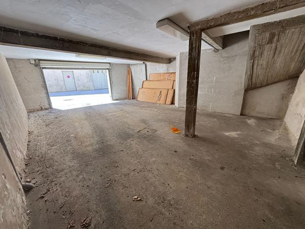 A louer Local commercial ou professionnel ou bureaux hyper centre Mont De Marsan garage