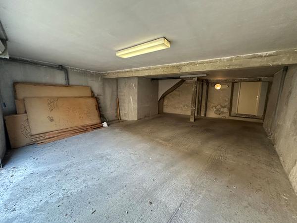 A louer Local commercial ou professionnel ou bureaux hyper centre Mont De Marsan garage