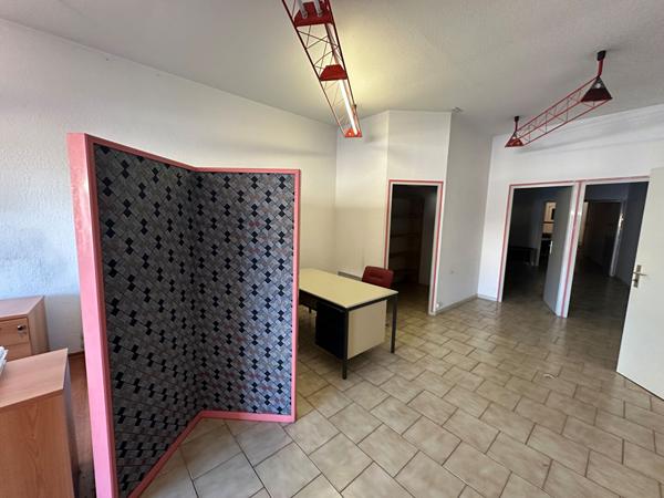 A louer Local commercial ou professionnel ou bureaux hyper centre Mont De Marsan garage