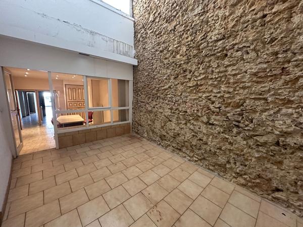 A louer Local commercial ou professionnel ou bureaux hyper centre Mont De Marsan garage