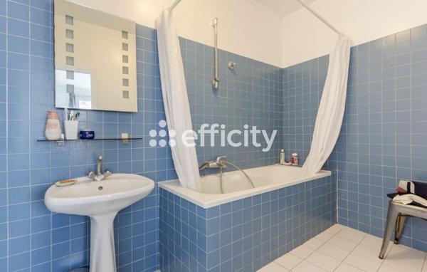 Appartement
         2 pièces
        - 53 m² 510 000 € *
