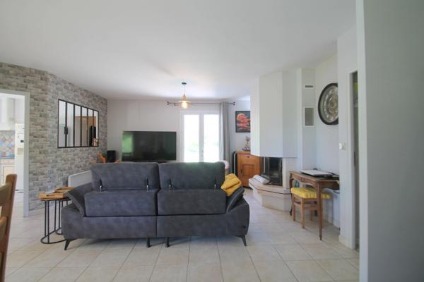 Maison à vendre 4 pièces 109m² proche de CASTELJALOUX (47) garages, terrain 9800m²