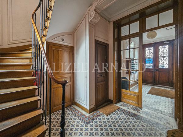 Appartement
         2 pièces
        - 45 m² Exclusivité 289 000 € *