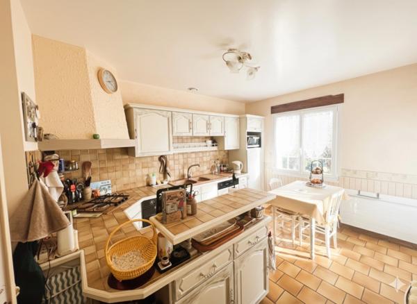 Maison sur sous sol 4 chambres -1500m² de terrain