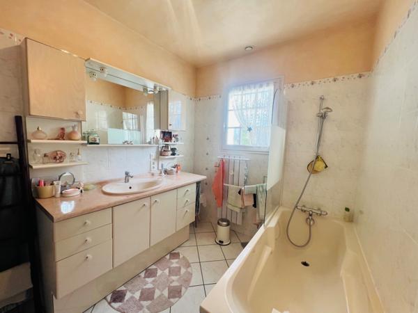 Maison sur sous sol 4 chambres -1500m² de terrain