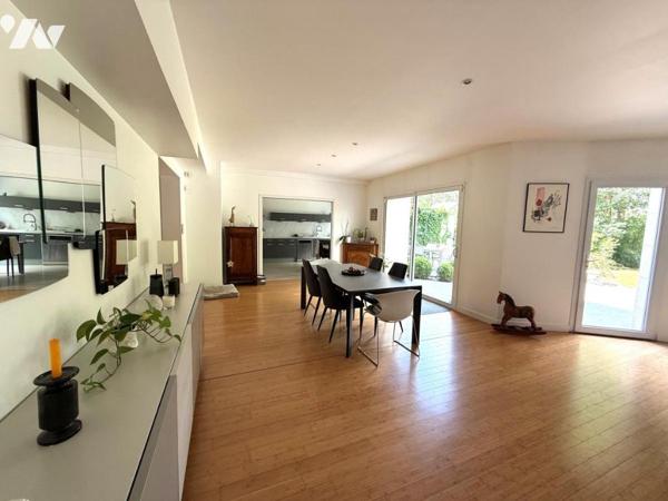 AVRILLE PARC DE LA HAYE MAISON D'ARCHITECTE EN PARFAIT ETAT