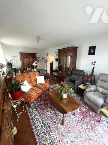 Bourg de PLOEREN Maison 4 chambres - 2 garages Terrain clos 660 m2