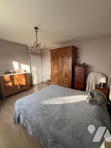 Bourg de PLOEREN Maison 4 chambres - 2 garages Terrain clos 660 m2