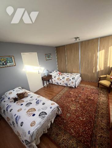 Bourg de PLOEREN Maison 4 chambres - 2 garages Terrain clos 660 m2