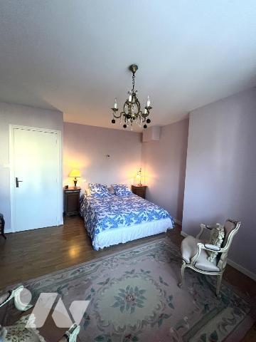 Bourg de PLOEREN Maison 4 chambres - 2 garages Terrain clos 660 m2