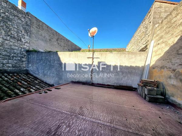 MAISON D'ENVIRON 95M2 AVEC COUR ET TOIT TERRASSE