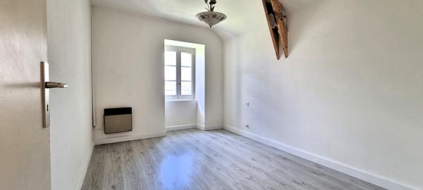 Treffendel (35380) Longère de type 5 pièces en centre-bourg